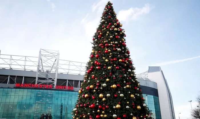 Juletre utenfor Old Trafford