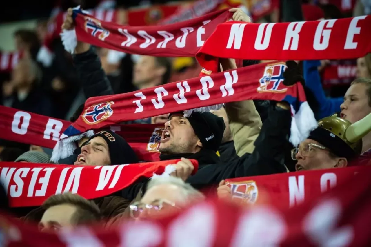 Norske fans synger på Ullevaal stadion