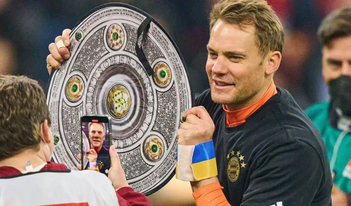 Manuel NEUER, goalkeeper FCB 1 trophy german championship, Meisterschale, in the matchFC BAYERN MUNCHEN - BORUSSIA DORTMUND1.German Football League on April 23, 2022 in Munich, Germany. Season 2021/2022, match day 31, 1.Bundesliga, Munchen, 31.Spieltag