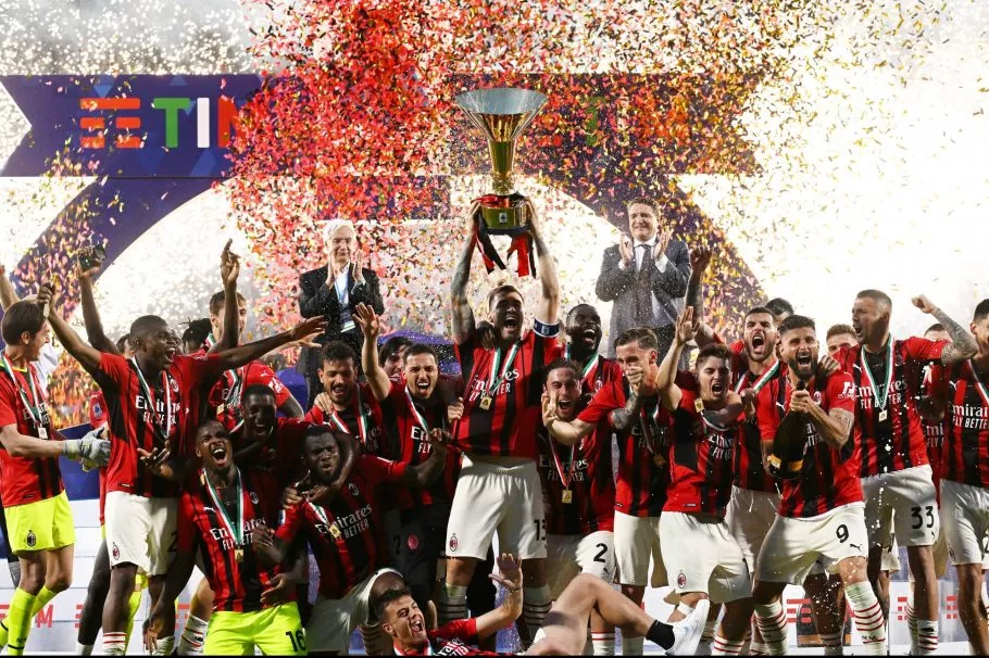 Reggio Emilia, Italy. 22nd May, 2022. Milan players celebrate with the trophy at the end of the Serie A football match between US Sassuolo and AC Milan at Citta del Tricolore stadium in Reggio Emilia (Italy), May 22th 2022. Photo Insidefoto Credit: inside
