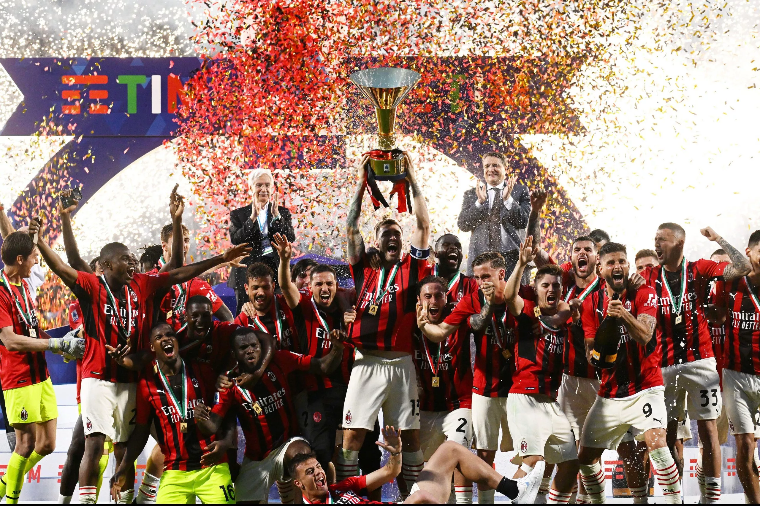 Reggio Emilia, Italy. 22nd May, 2022. Milan players celebrate with the trophy at the end of the Serie A football match between US Sassuolo and AC Milan at Citta del Tricolore stadium in Reggio Emilia (Italy), May 22th 2022. Photo Insidefoto Credit: inside